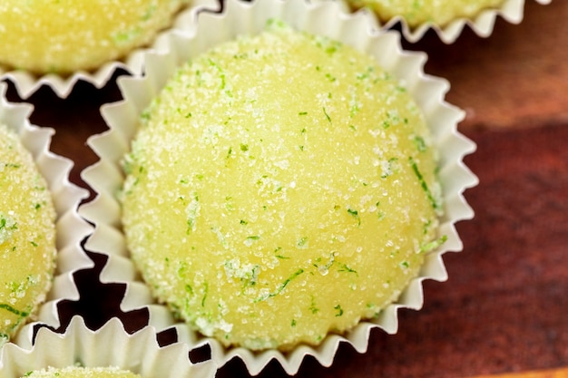 White chocolate bar with lemon zest lemon brigadeiro and lemon slices