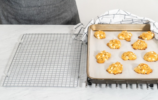 Photo white chocolate macadamia nut cookies