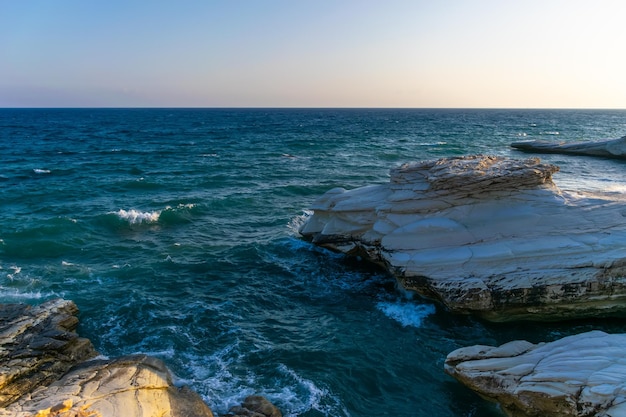 사진 키프로스 섬의 하얀 절벽 해변