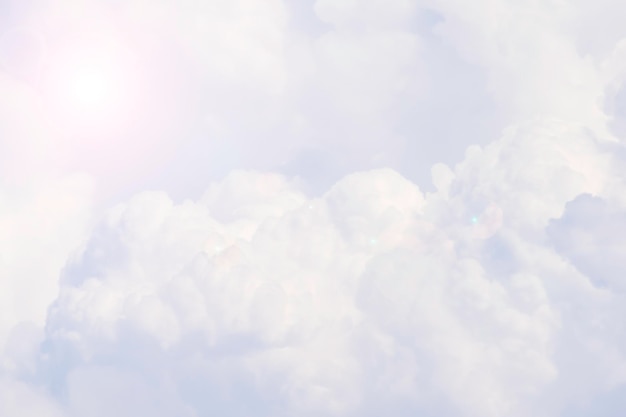 青い空の白い雲美しい自然の背景ソフトな色合いソフトなフォーカス