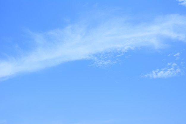 写真 白い雲と青い空。