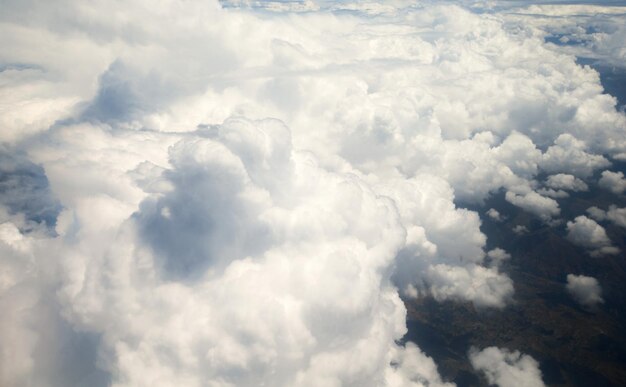 青い空に白い雲