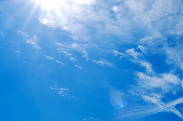 Photo white clouds in blue sky