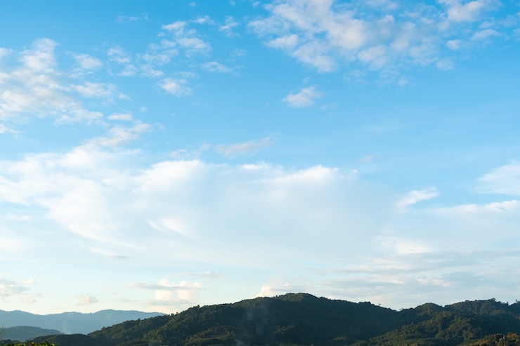 Photo 산에 흰 구름