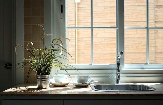 Foto tazza di caffè bianco in cucina moderna.