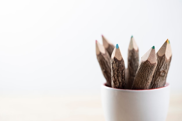 Photo white coffee cup and wood pencil