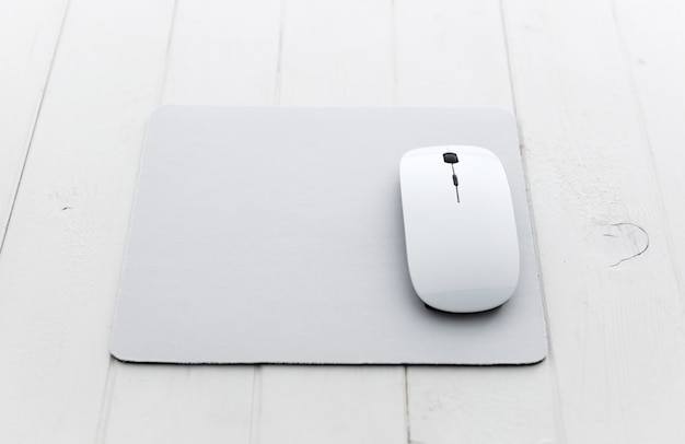 White computer mouse