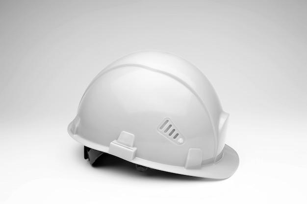 Foto casco da costruzione bianco. il concetto di architettura, costruzione, ingegneria, design. copia spazio