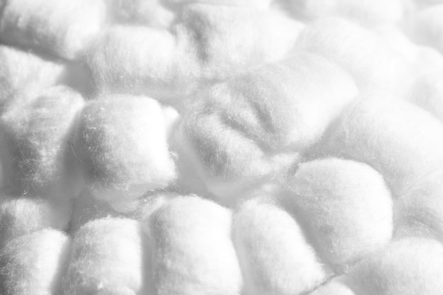 Batuffoli di cotone bianco, primo piano, consistenza, sfondo. materiale ecologico naturale, messa a fuoco selettiva