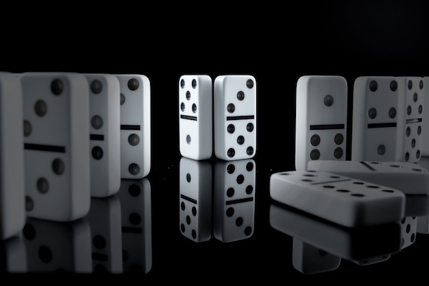 Photo white dominoes in the dark, close up