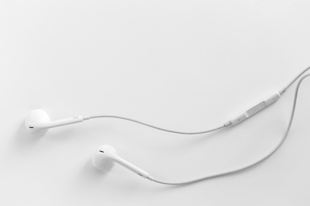Photo white earphones