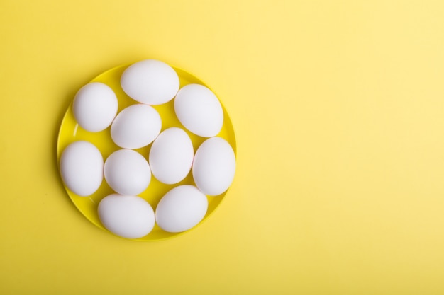 White eggs . Horizontal orientation