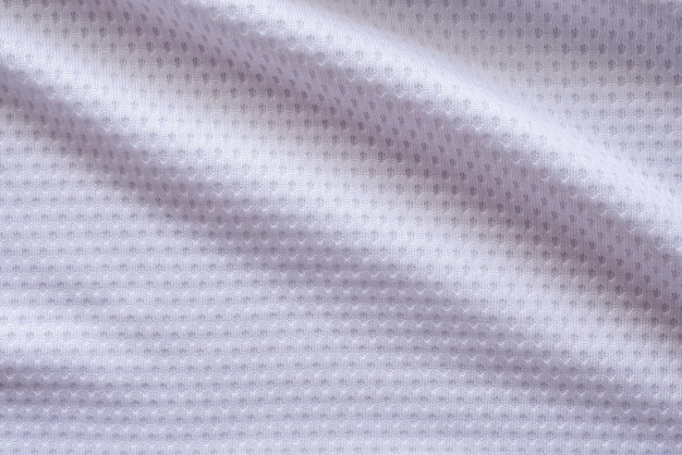 Футболка спортивной одежды из белой ткани с текстурным фоном из воздушной сетки