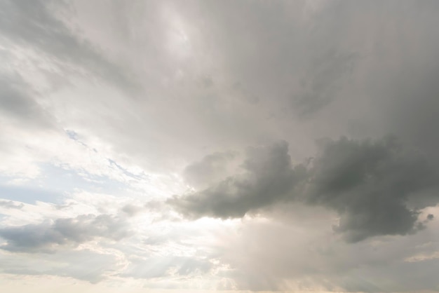 白いふわふわ雲の背景