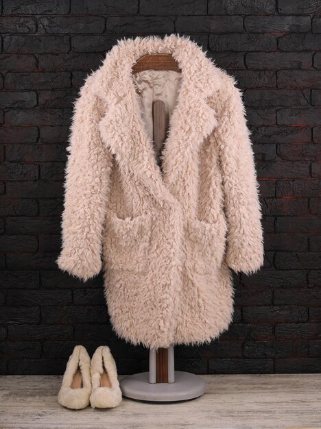 Photo white fur coat on a hanger