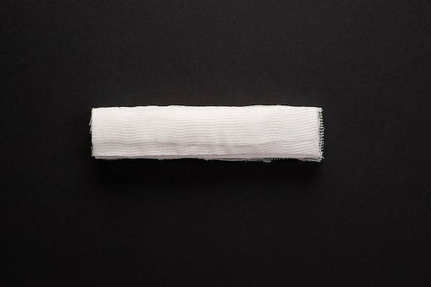 Photo white gauze bandage closeup lies on the table