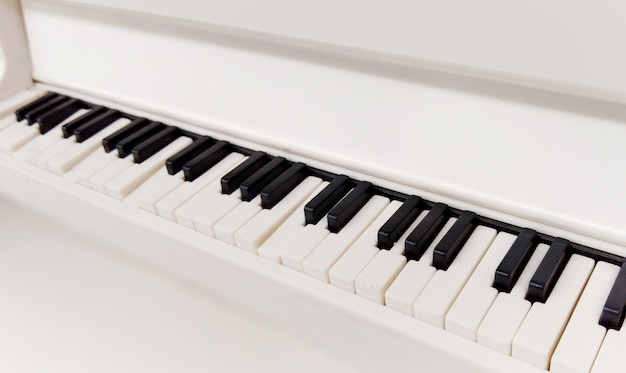 White grand piano 