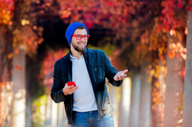 White guy using a mobile phone in a park