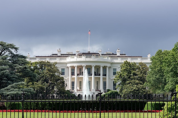 White House building in Washington DC on cloudy day