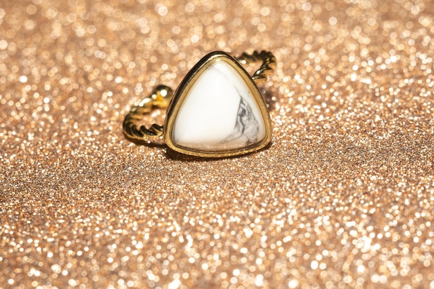 White howlite gold ring