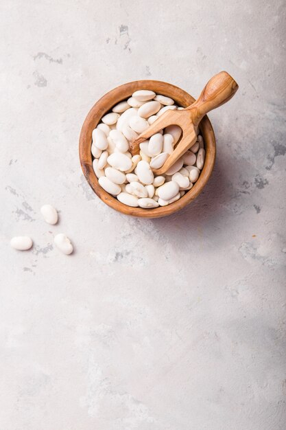 white kidney beans in bowl. 