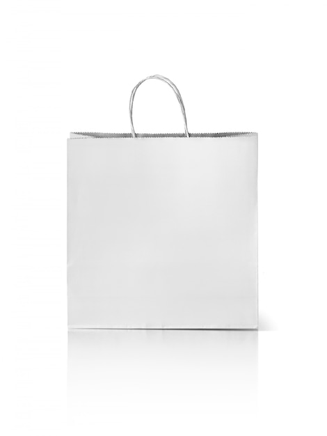 Photo white kraft paper shopping bag isolated on white background