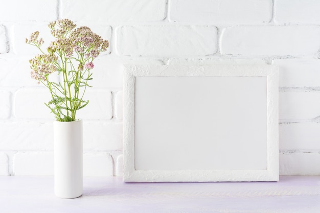 Photo white landscape frame mockup creamy pink flowers in cylinder vase