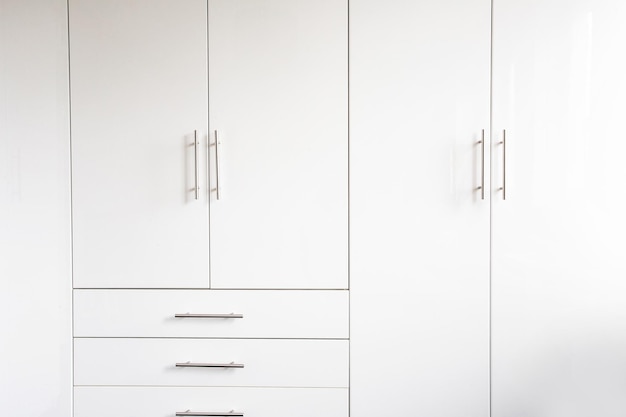 白い豪華な食器棚のドア モダンなデザインのクローゼットのドア レトロな背景テクスチャ抽象的な新しいインテリア