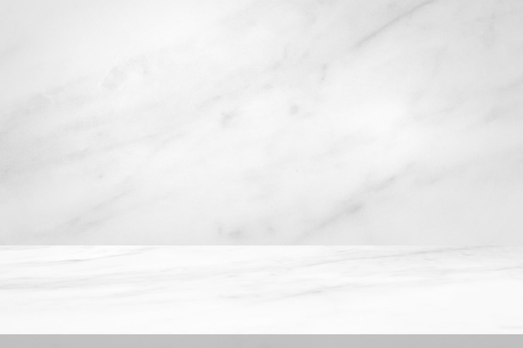 Photo white marble table top with natural wall texture background for mockup product display template