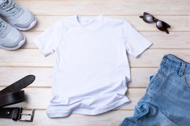 Photo white mens cotton t-shirt mockup with blue jeans, belt, sunglasses. design t shirt template, tee print presentation mock up