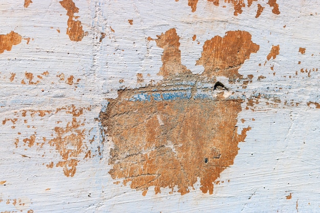흰색 페인트 갈색 반점으로 회 반죽 된 벽 텍스처. 추상 콘크리트 벽 배경