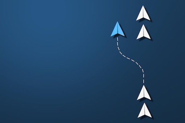 背景に白い紙飛行機が一列に並び、別の方向に飛ぶ紙のグライダー、