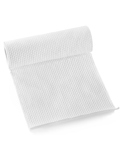 Фото Рулоны белых бумажных полотенец на белом фоне