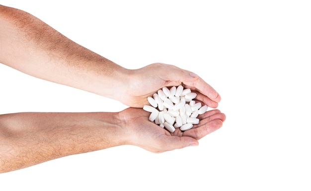Pillole bianche in mano isolate su uno sfondo bianco. foto di alta qualità