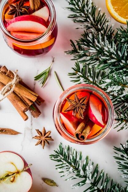 White and red mulled wine