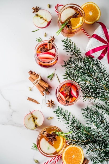 White and red mulled wine