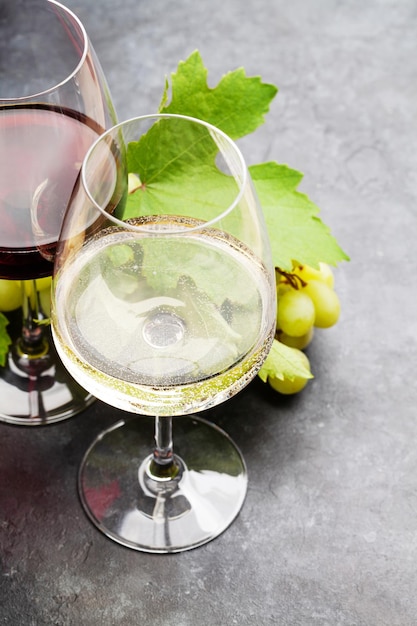 White and red wine glasses and white grape