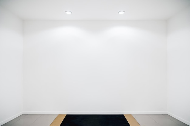 White Room met plafondlamp van paneellampen