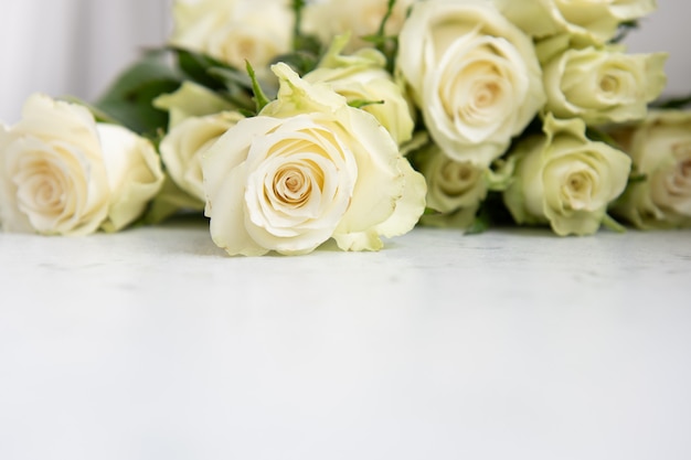 Bouquet di rose bianche