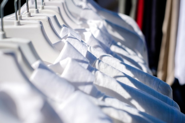 Photo white shirts hanging in hanger