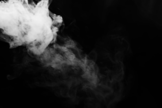 オーバーレイ デザインの黒の背景に白い煙
