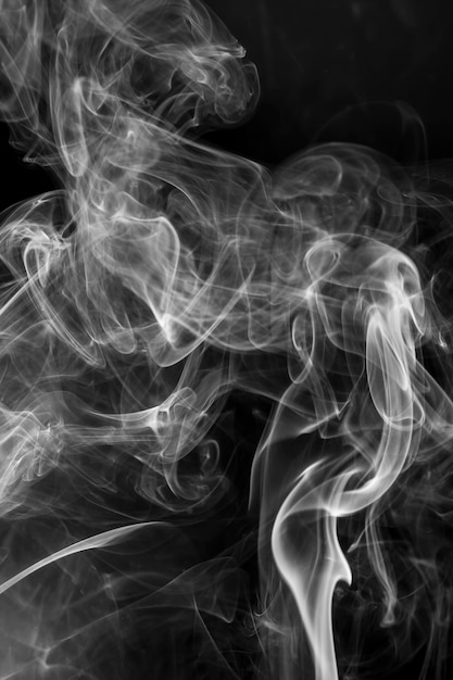 Photo white smoke on black background