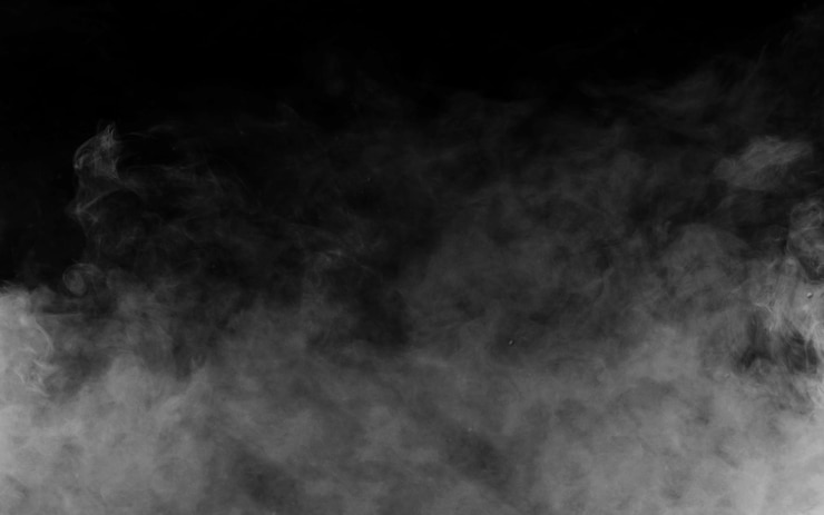 Photo white smoke cloud with overlay effect on transparent black background realistic border with fog vector illustration of smoky mist or toxic vapor on floor meteorological phenomenon or condensation