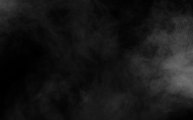Photo white smoke cloud with overlay effect on transparent black background realistic border with fog vector illustration of smoky mist or toxic vapor on floor meteorological phenomenon or condensation