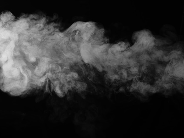 Trama di fumo bianco su sfondo nero