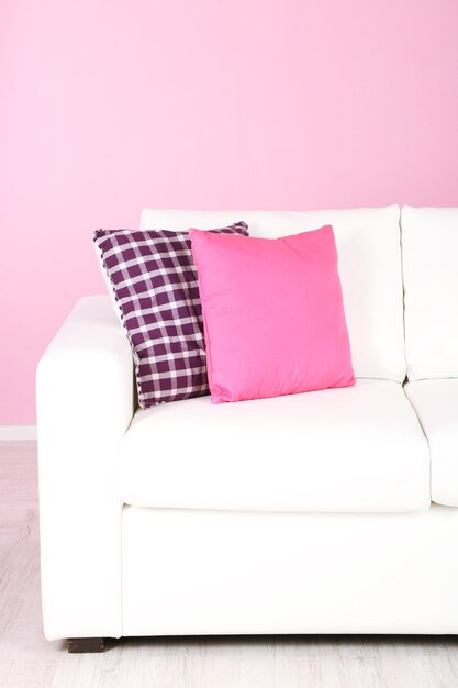 Photo white sofa closeup in room on pink background