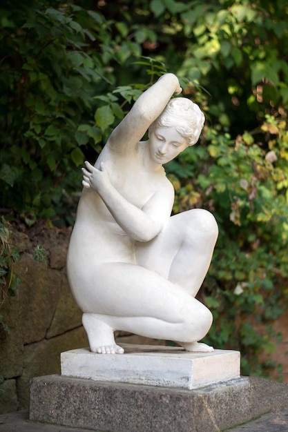 White statue of a woman