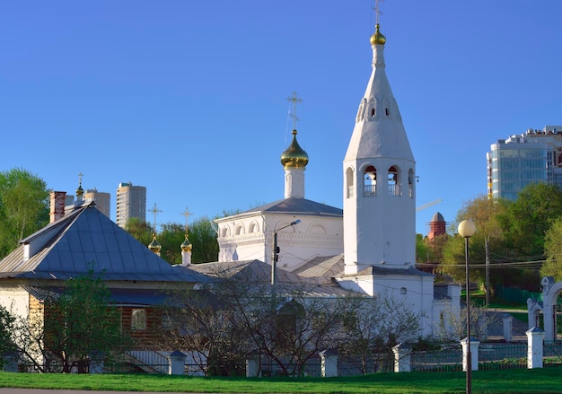 Photo white stone church of the resurrection of christ