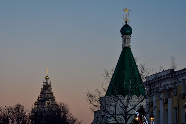 Photo white temple at sunset