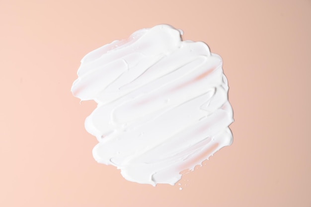 Фото Белая текстура крема на пастельном фоне эксклюзивные мазки косметических продуктов вид сверху с копией пространства